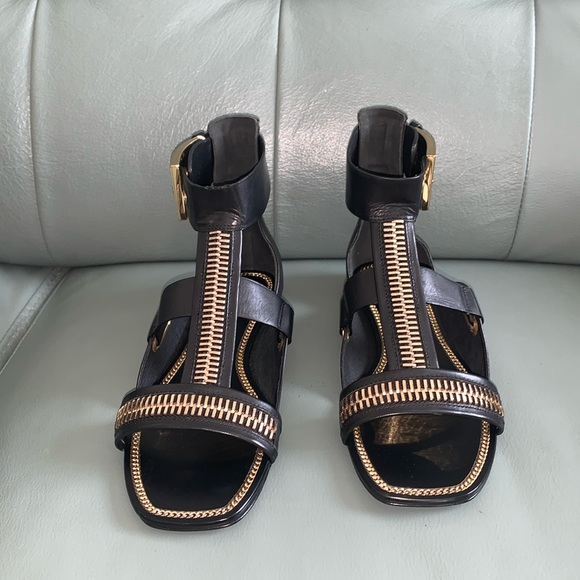 Rachel Zoe NWT Calfskin sandals with Metal Applications - Picture 3 of 10